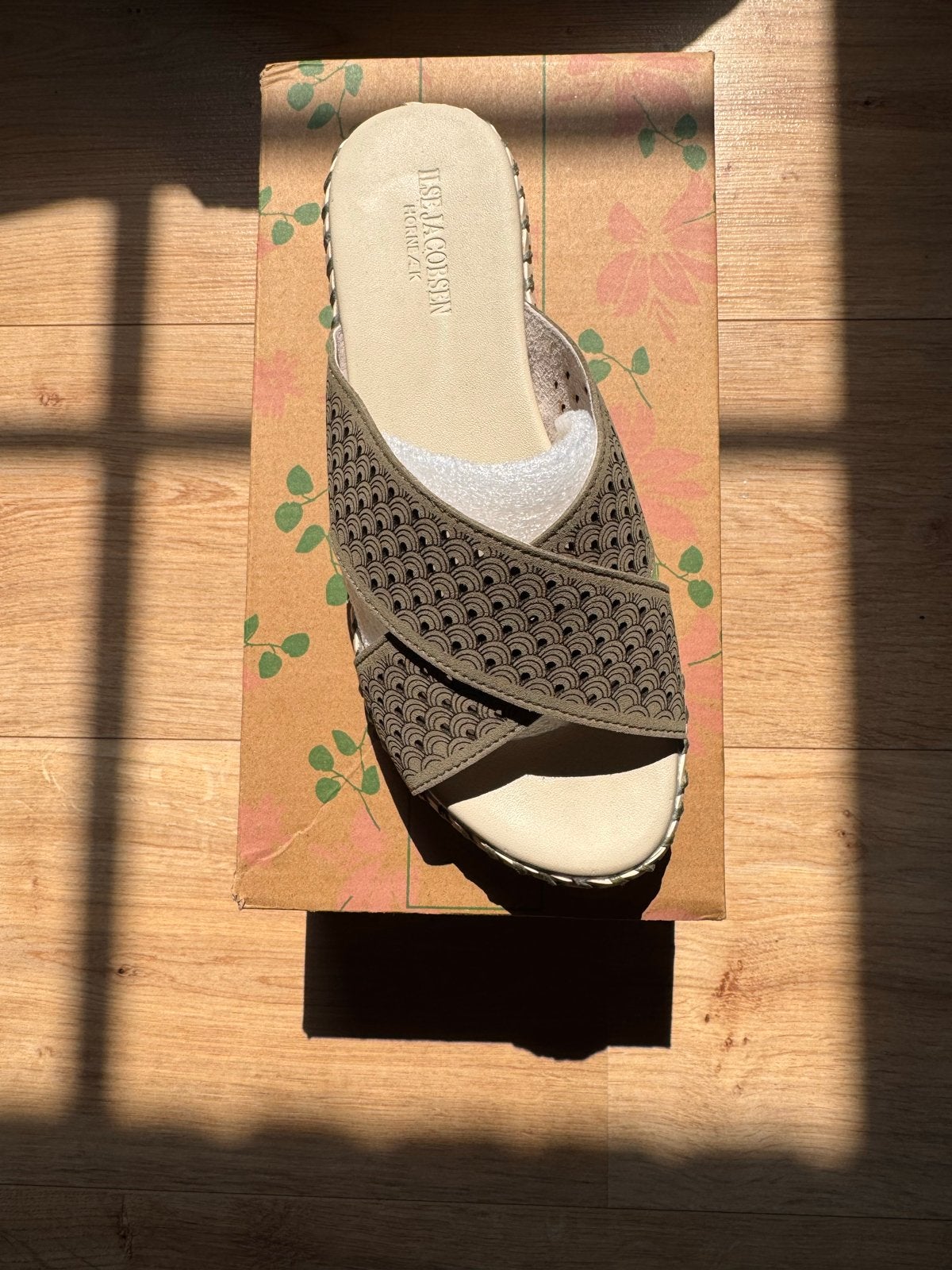 Nieuwe Ilse Jacobsen Tulip slippers maat 39, Kleding | Dames, Ophalen of Verzenden, Nieuw, Bruin, Slippers