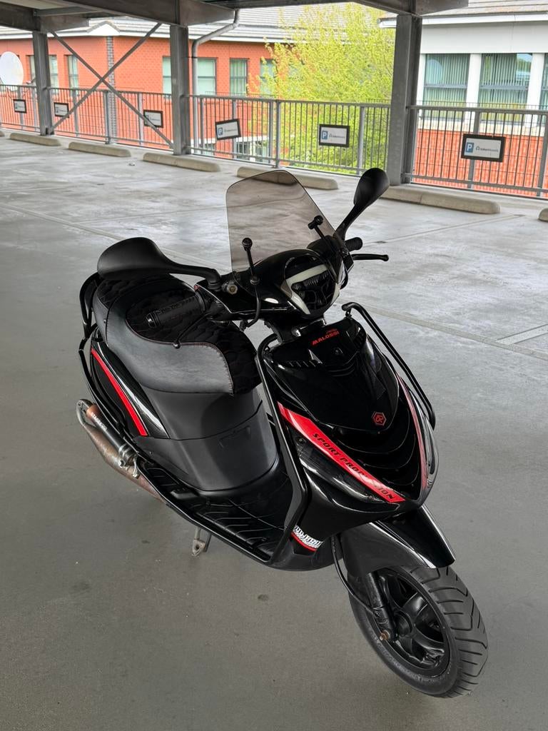 Zip 2t 70cc full option, Fietsen en Brommers, Scooters | Piaggio, Gebruikt, Maximaal 45 km/u, Ophalen of Verzenden, Benzine