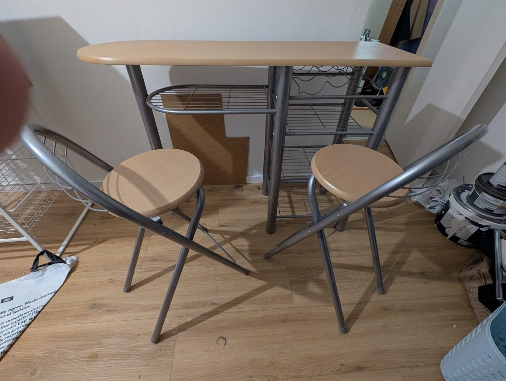 Compacte Bartafel Set met Opbergrekken & Klapstoelen, Huis en Inrichting, Barren, Ophalen, Gebruikt, Inclusief barstoelen
