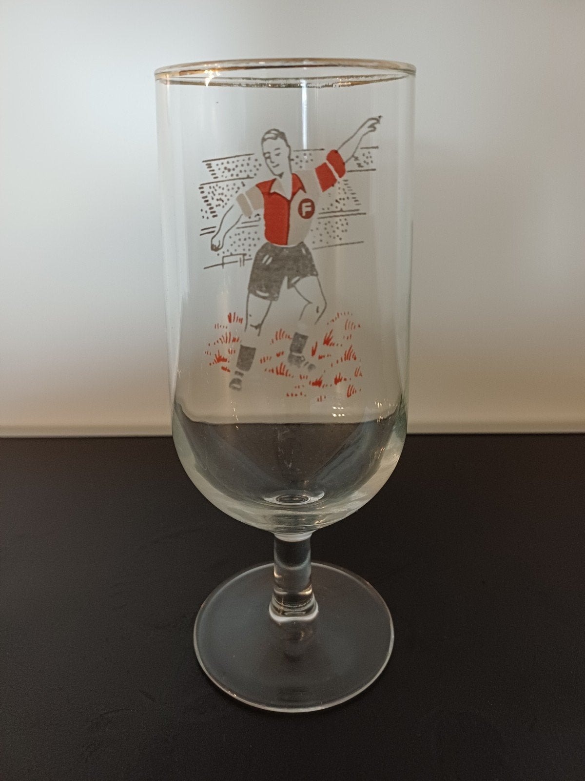 Vintage Feyenoord Bierglas met Voetballer, Antiek en Kunst, Ophalen of Verzenden