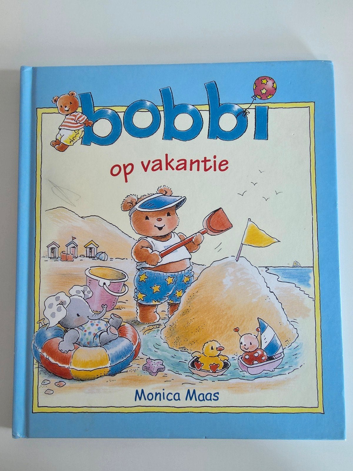 Bobbi op vakantie - Monica Maas (kinderboek), Ophalen of Verzenden, Zo goed als nieuw, Jongen of Meisje, Sprookjes