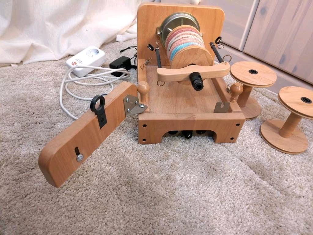 Ashford E-Spinner 2 - Flying Hook, inclusief voetpedaal, Hobby en Vrije tijd, Spinnewielen en Spinnen, Zo goed als nieuw, Spinwol