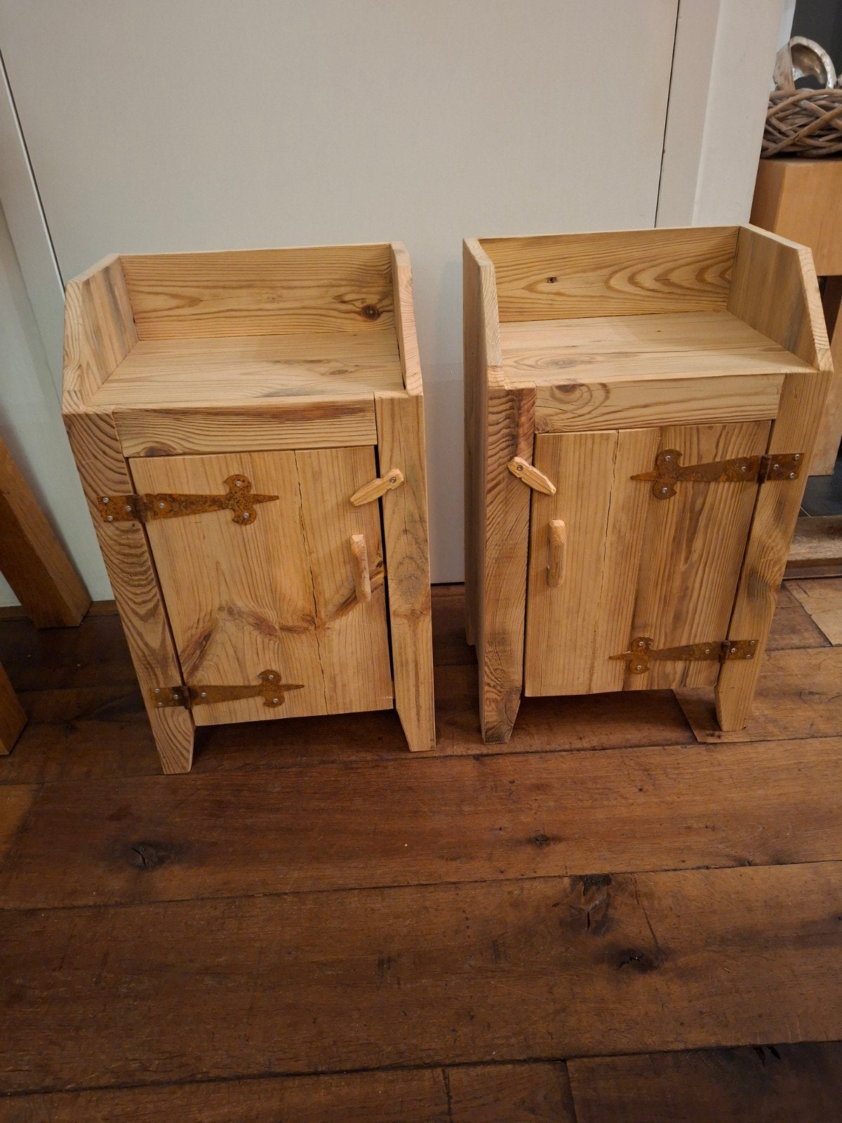 robuuste nachtkastjes., Ophalen of Verzenden, Minder dan 45 cm