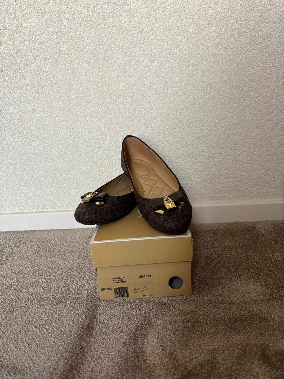 Michael Kors Ballerina's Bruin Logoprint Goud Maat 36.5, Kleding | Dames, Schoenen, Ophalen, Zo goed als nieuw, Bruin, Ballerina's