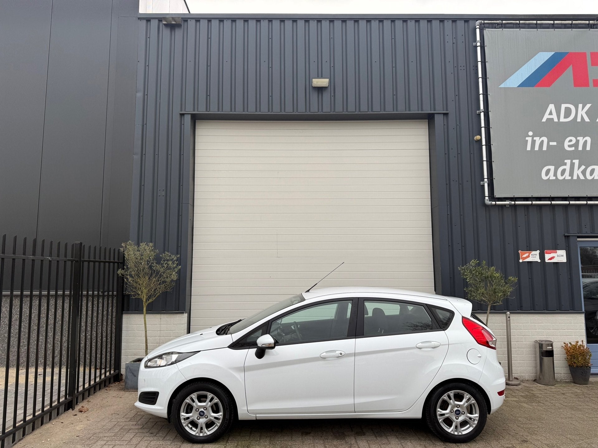 Ford Fiesta 1.0 EcoBoost TitaniumAUTOMAAT/STOELVERW/CRUISE/2, Auto's, Ford, Euro 5, Zwart, Wit, Bedrijf