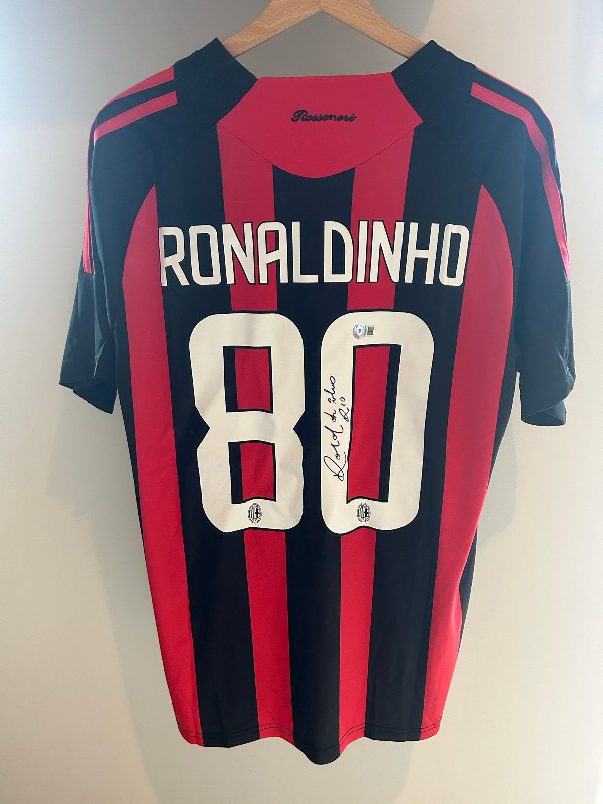 Gesigneerd Ronaldinho AC Milan Shirt - Beckett COA, Sport en Fitness, Voetbal, Ophalen of Verzenden, Zo goed als nieuw, Shirt