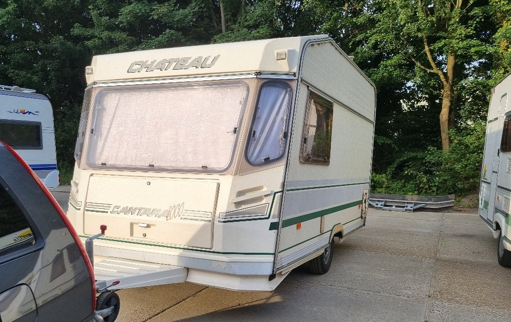 Chateau 380 caravan, Caravans en Kamperen, Caravans, Particulier, tot en met 4, 500 - 750 kg, Rondzit, Chateau, tot 4 meter, Disselslot
