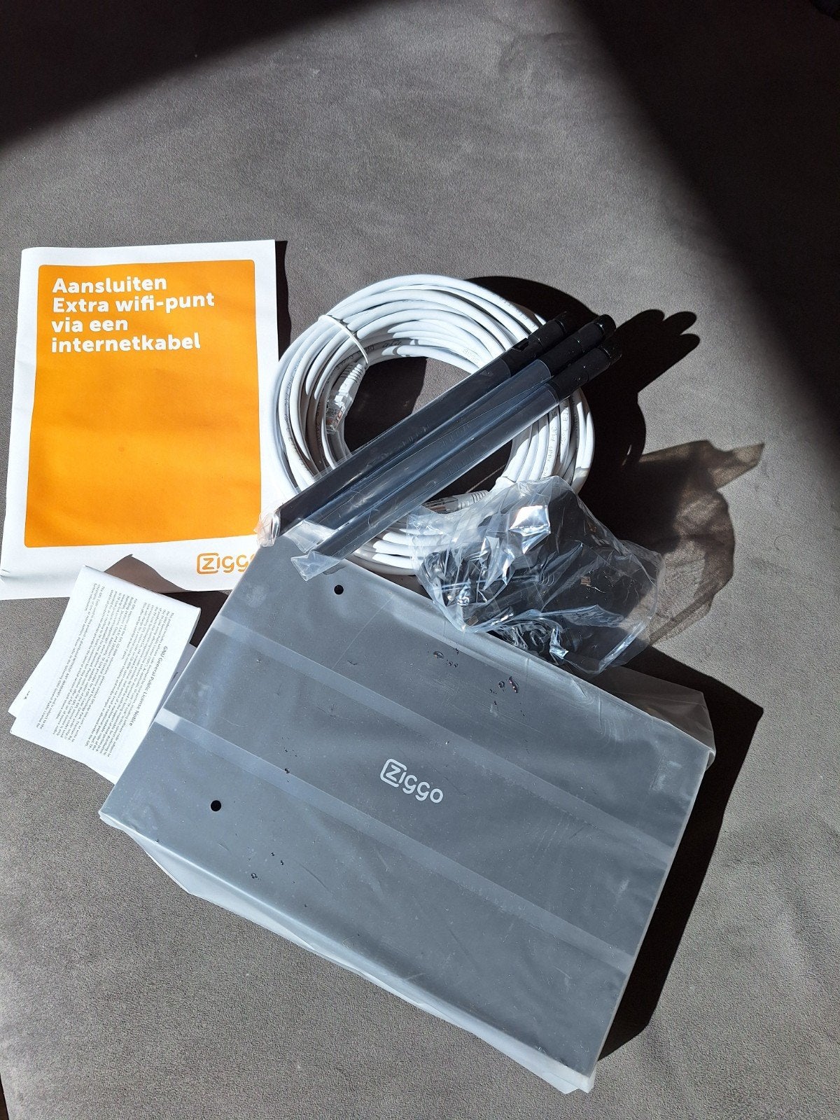 Ziggo Extra Wifi-punt Router met internetkabel, Computers en Software, Ophalen of Verzenden, Zo goed als nieuw, Router, Ziggo