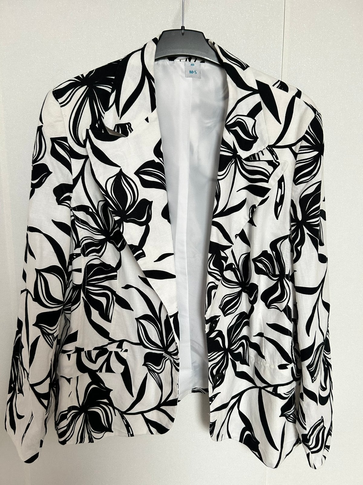 Zwart-wit bloemenprint blazer  M&S maat 48, Kleding | Dames, Ophalen, Zo goed als nieuw, Maat 46/48 (XL) of groter, Zwart
