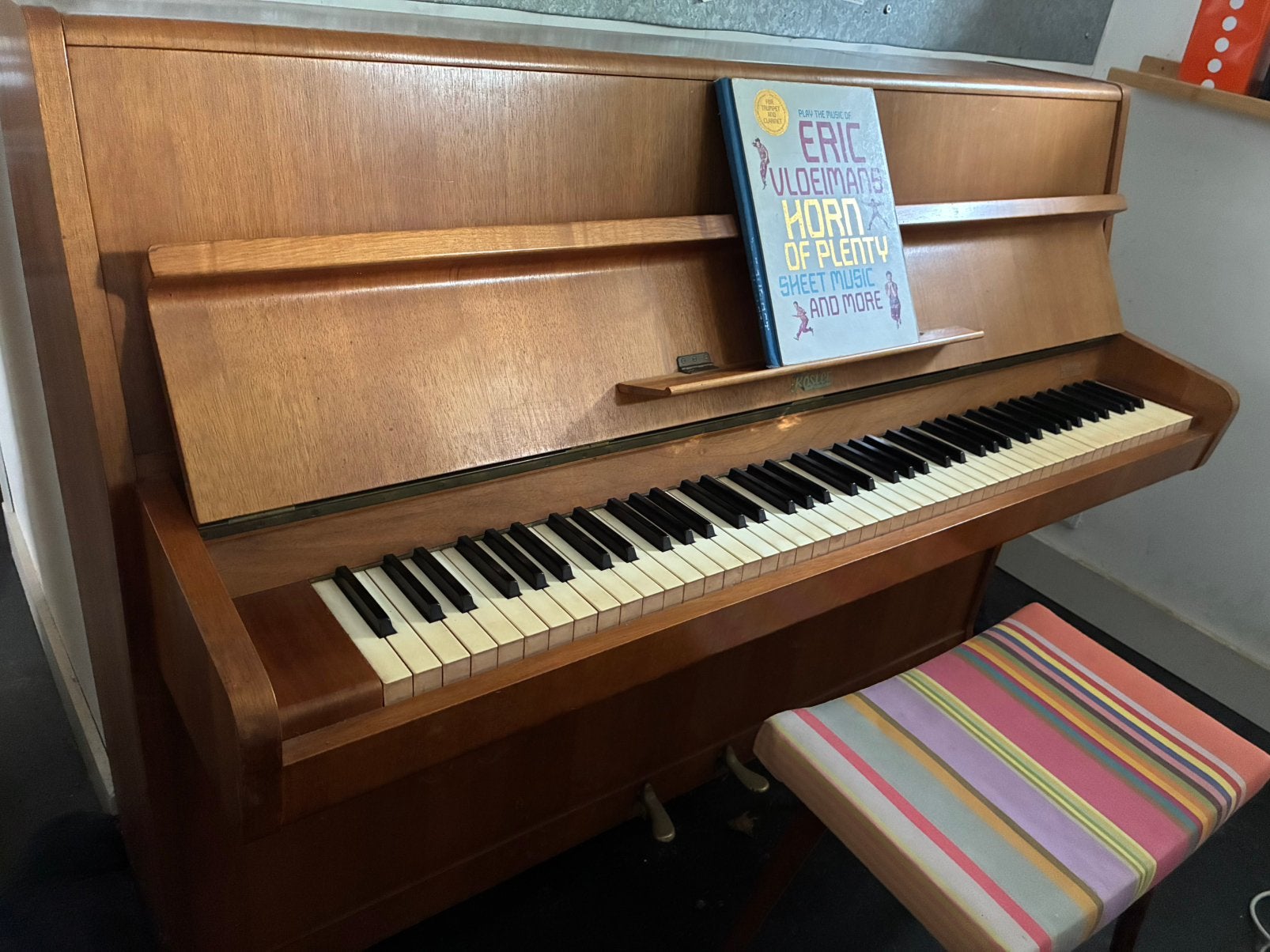 Piano Rösler seventies, Muziek en Instrumenten, Ophalen, Zo goed als nieuw, Overige kleuren, Piano