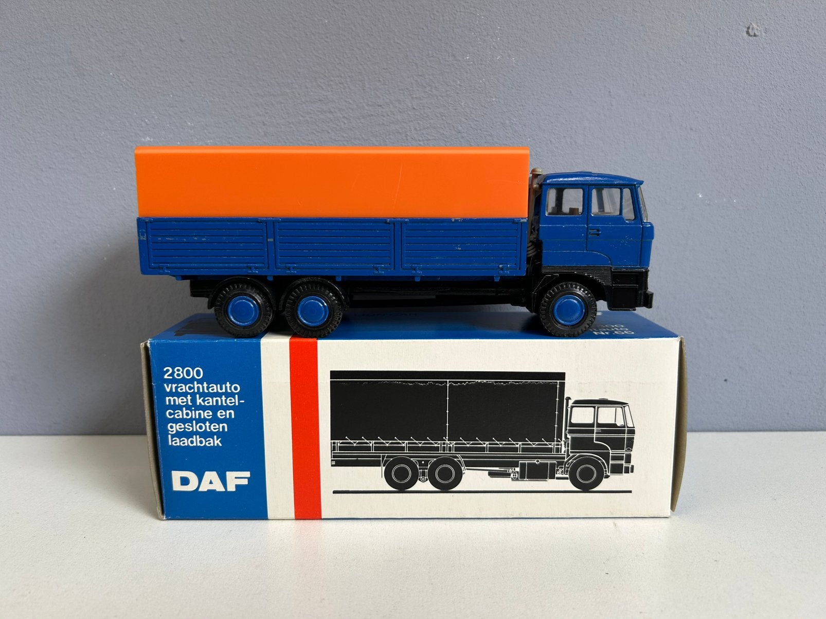 Lion toys car Daf 2800 blauw/ oranje €32,50 MIB 1:50, Hobby en Vrije tijd, Modelauto's | 1:50, Ophalen of Verzenden, Zo goed als nieuw