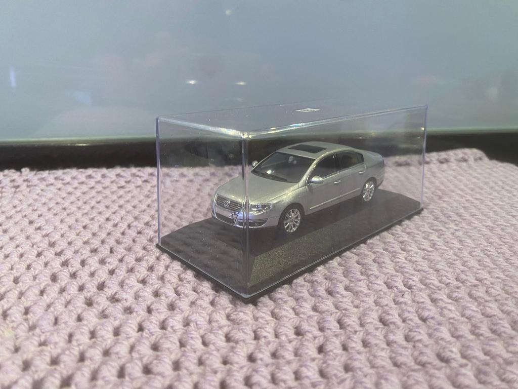 Volkswagen passat, Hobby en Vrije tijd, Modelauto's | 1:43, Ophalen of Verzenden, Zo goed als nieuw, Auto, MiniChamps
