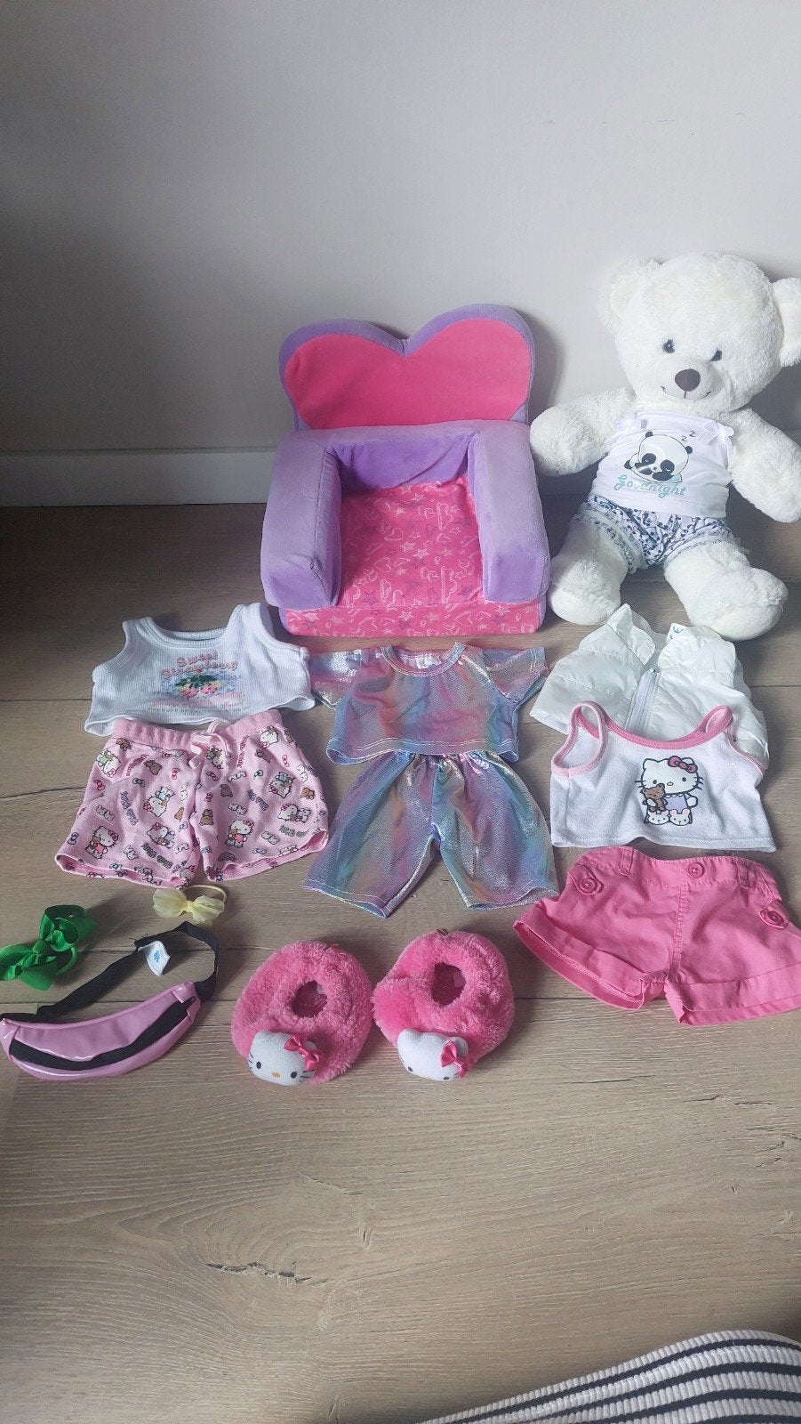 Grote set Beertjes Kleertjes met knuffel en bedje, Ophalen, Gebruikt, Kleertjes
