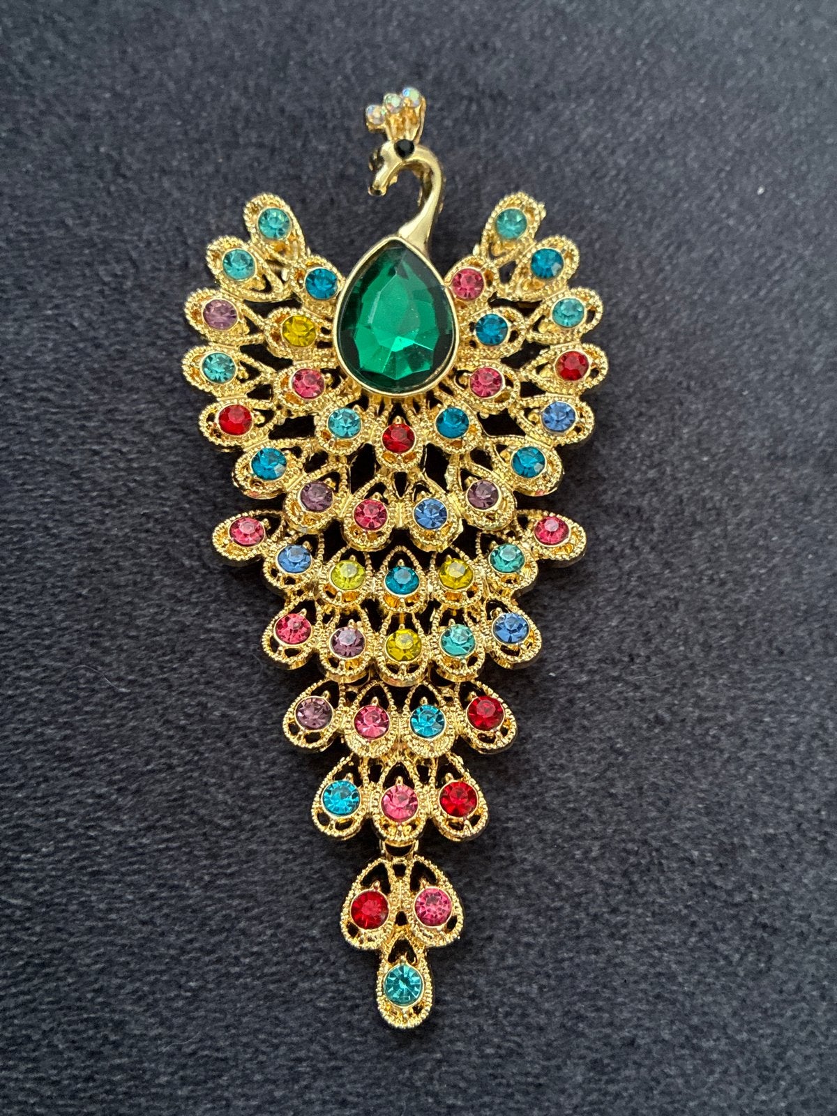 Kleurrijke Pauw Broche met Kristallen, Sieraden, Tassen en Uiterlijk, Broches, Met kristal, Overige materialen, Nieuw, Ophalen of Verzenden