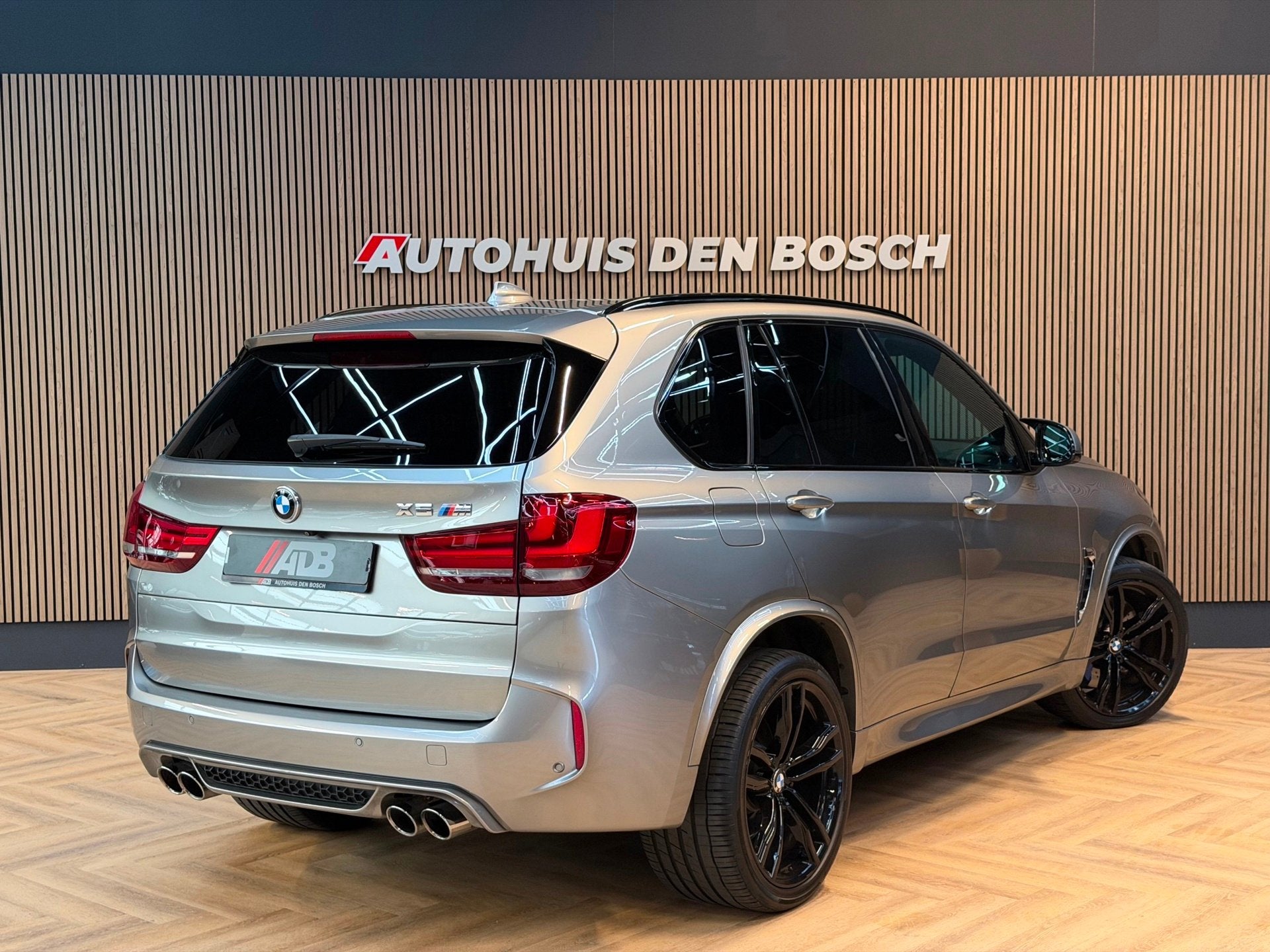 BMW X5M 4.4 V8 575PK 2017 - B&O - Pano - Carbon - Memory, Automaat, Gebruikt, 4395 cc, Leder