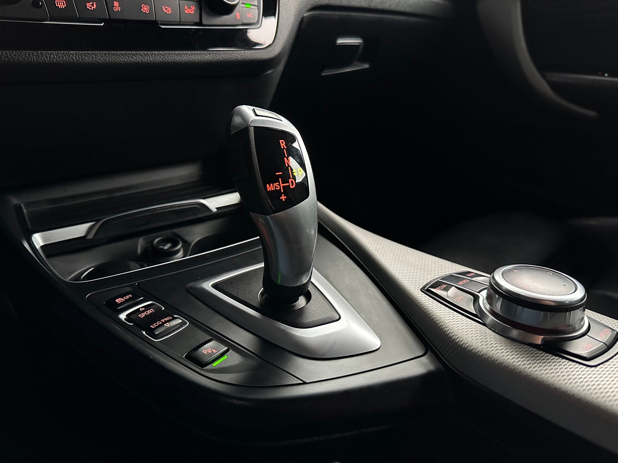 BMW 1 Serie 118i LCI | AUT | M-SPORT | LED | NL AUTO | Leer, Auto's, 136 pk, Gebruikt, 1290 kg, Zwart