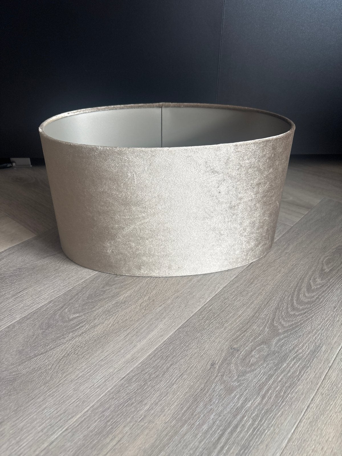 Taupe velvet lampenkap 32x23cm, Ophalen of Verzenden, Zo goed als nieuw, Bruin, Rond