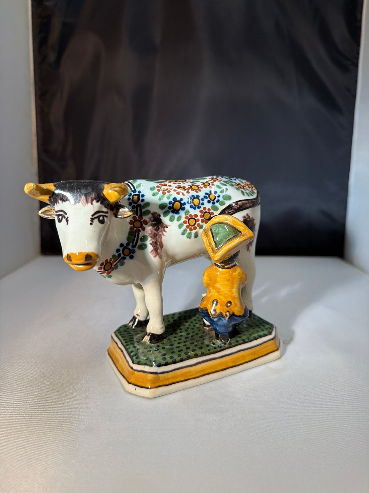 Antieke Makkum Tichelaar koe met melker, beschadigd oor, Antiek en Kunst, Ophalen of Verzenden