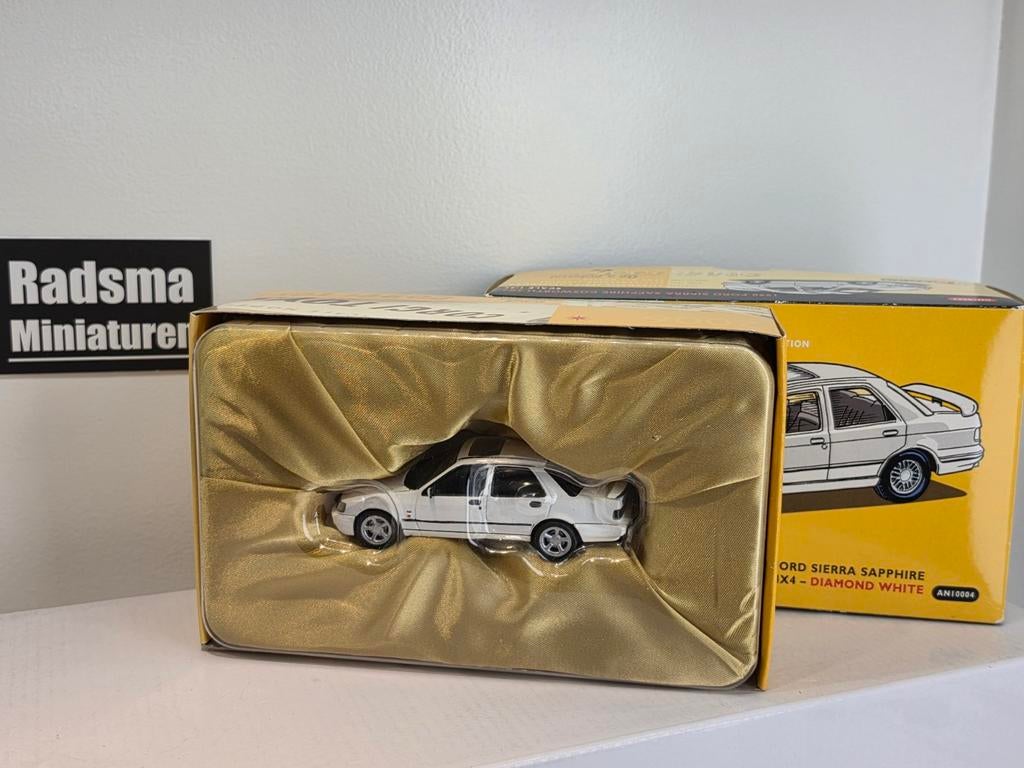 Ford Sierra Cosworth + Rs velgen - 1:43 Corgi, Hobby en Vrije tijd, Modelauto's | 1:43, Auto, Corgi, Ophalen of Verzenden, Zo goed als nieuw