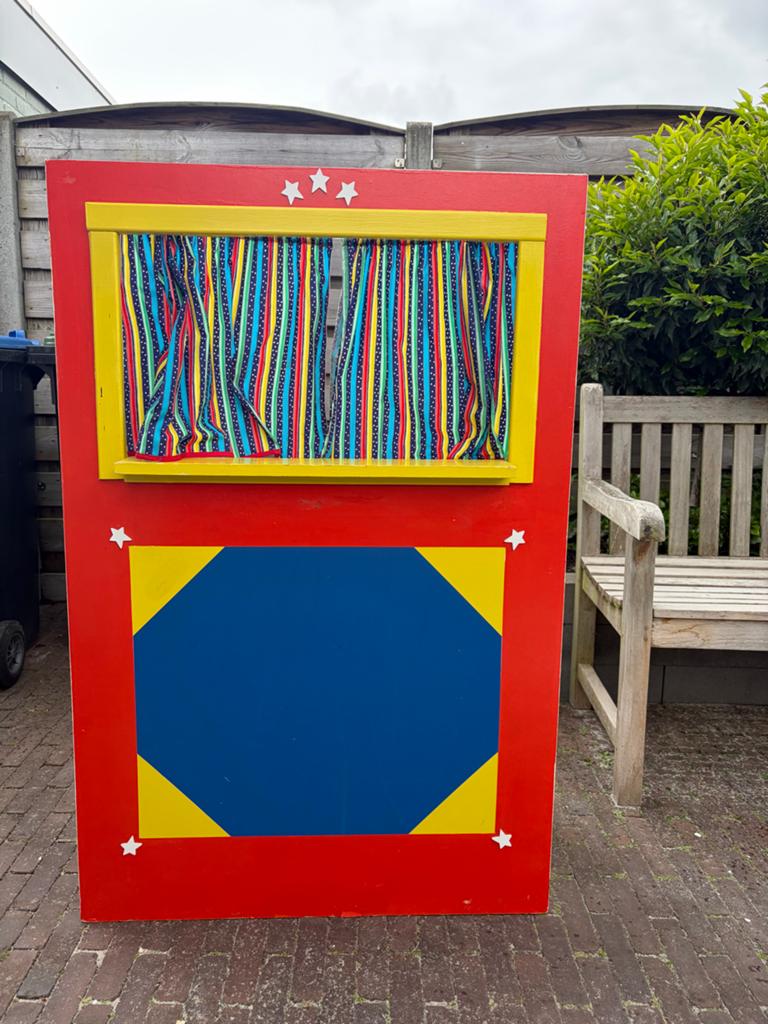 Kleurrijk Poppenkast Theater voor Uren Speelplezier, Ophalen, Gebruikt, Hout