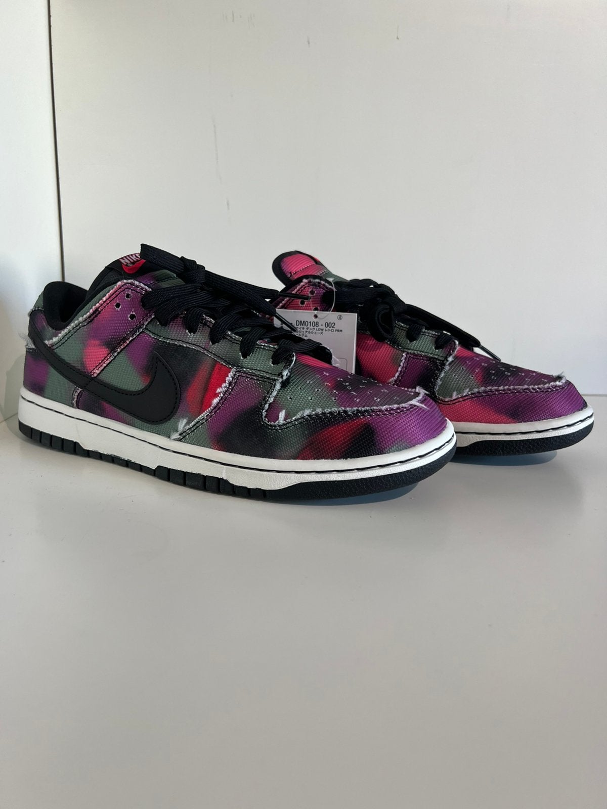 Nike Dunk low Graffiti Pink, Overige kleuren, ., Nieuw, Ophalen of Verzenden