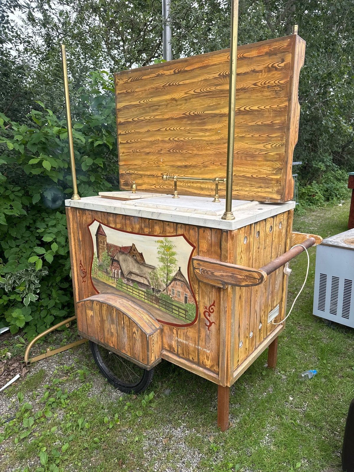 Unieke houten verkoopkraam met nostalgische uitstraling, Ophalen