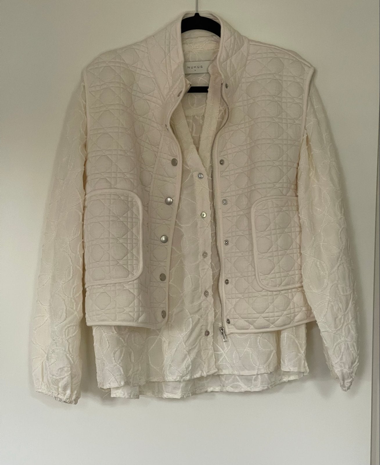 Nukus blouse (L) met gilet (XL) - ecru, z.g.a.n., Ophalen of Verzenden, Zo goed als nieuw, Maat 42/44 (L), Beige