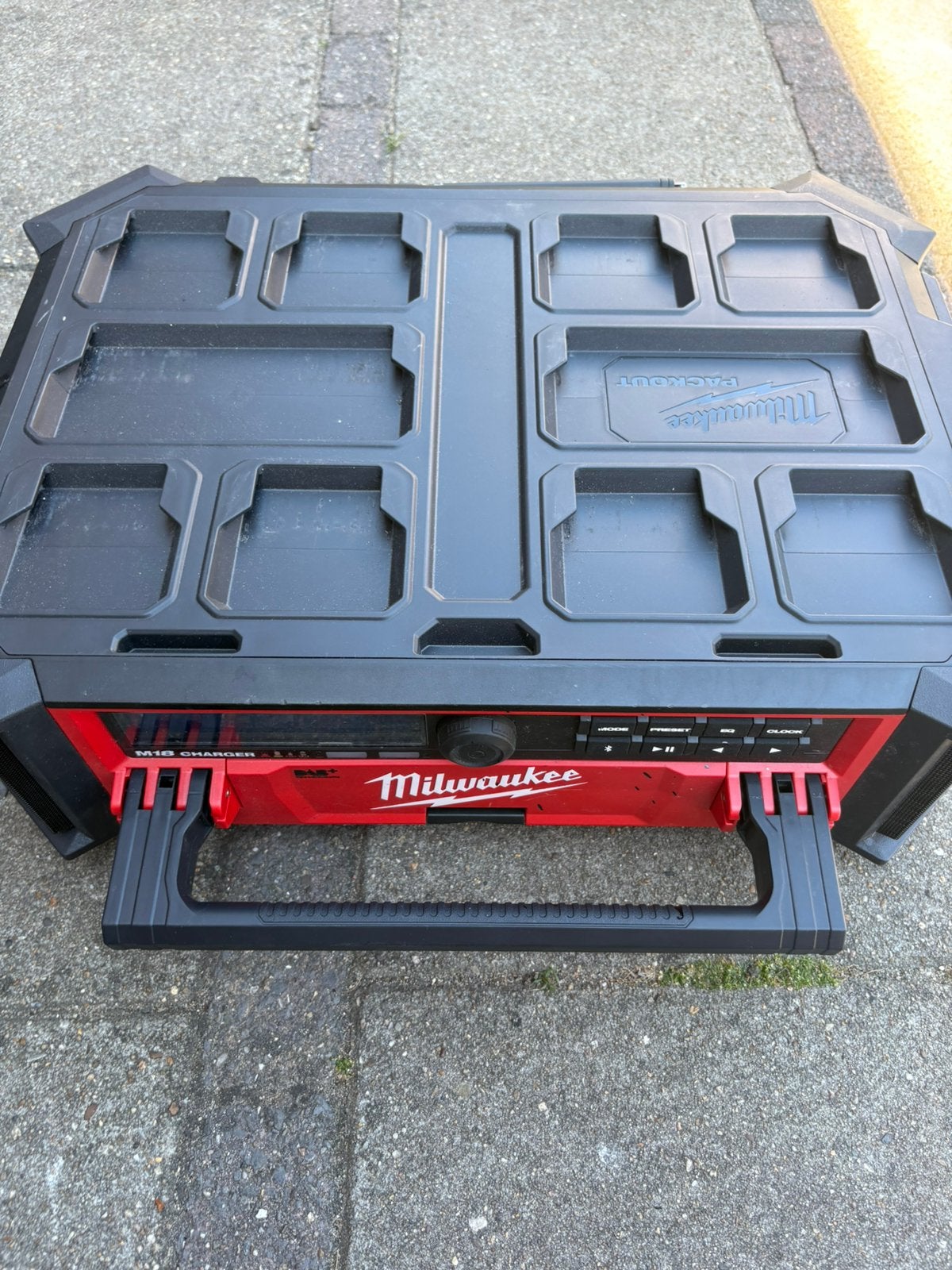 Milwaukee M18 PACKOUT Radio/lader, Ophalen of Verzenden, Zo goed als nieuw