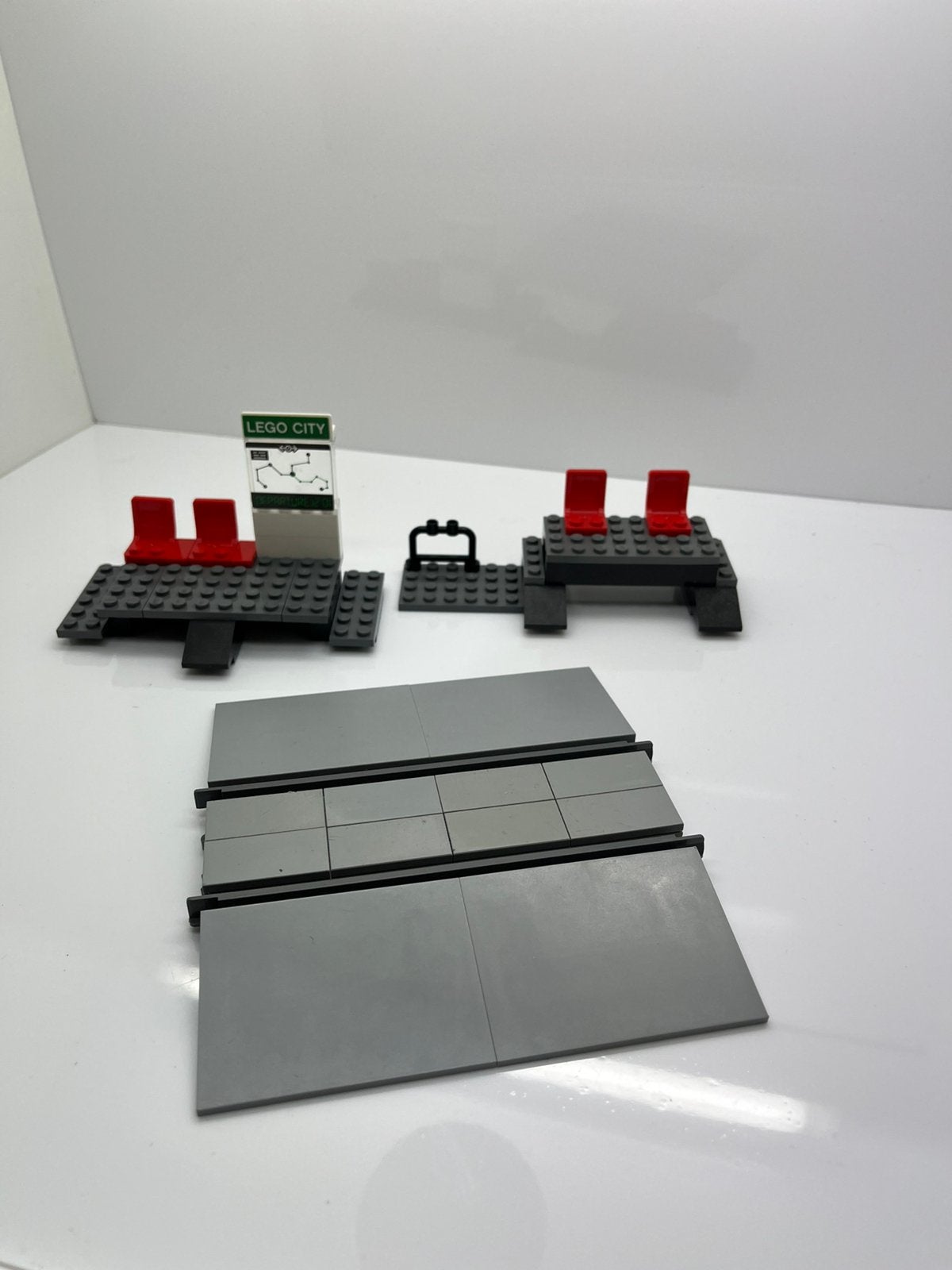 Lego trein 2 stations en spoorweg overgang, Ophalen of Verzenden, Zo goed als nieuw