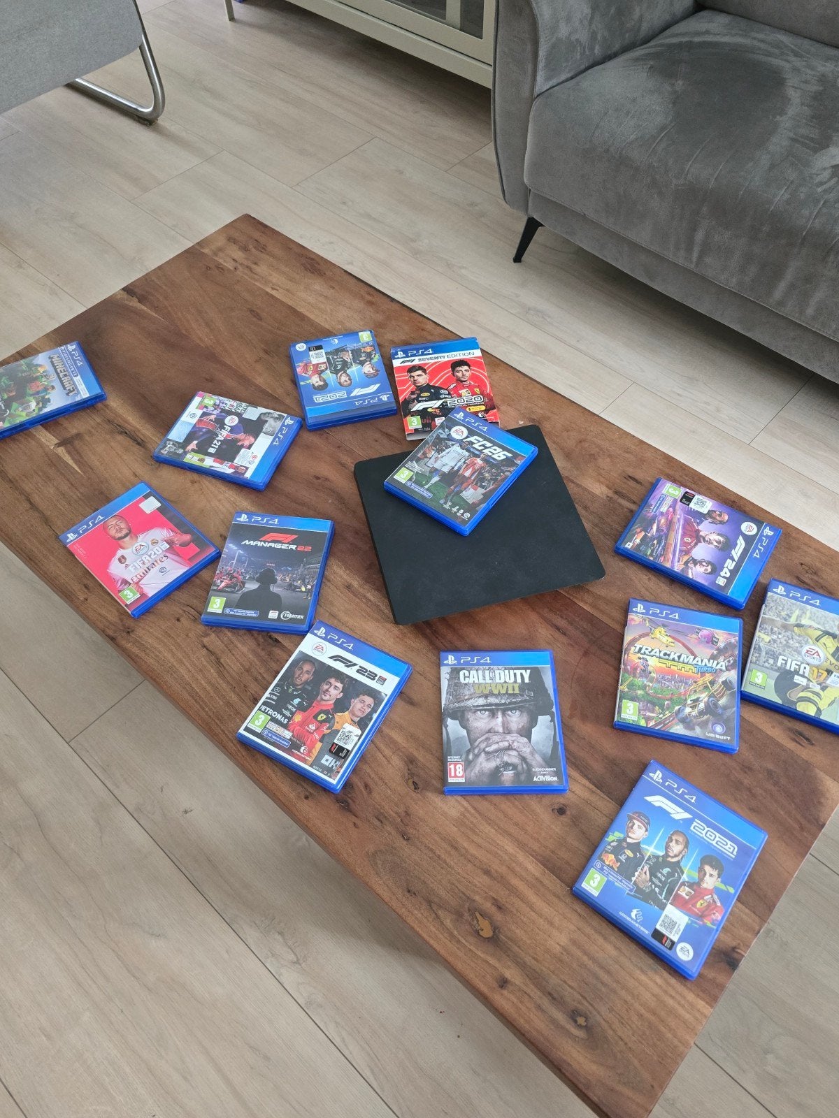PlayStation 4 diverse spellen en 2 controllers 2tb geheugen, Ophalen of Verzenden