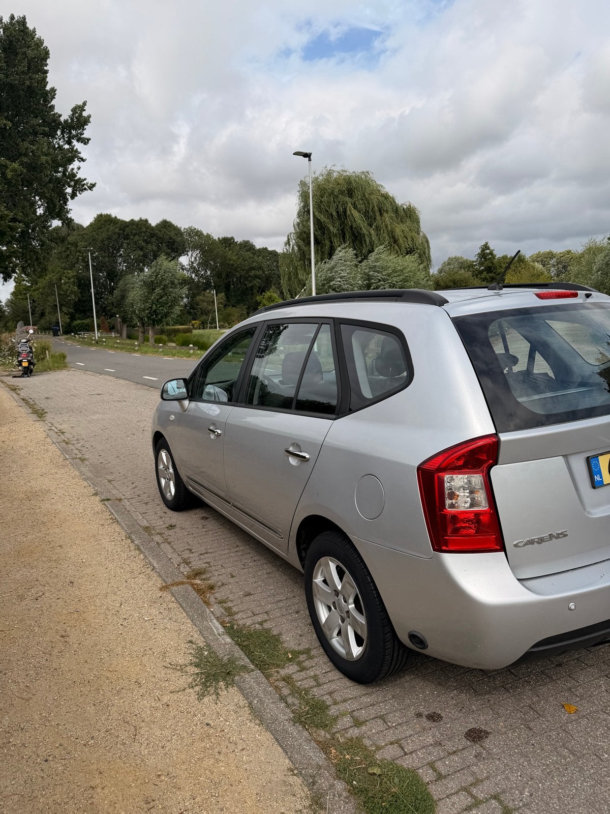 Kia Carens 2.0 Cvvt 5-ZIT 2008 Grijs, Voorwielaandrijving, 1998 cc, 4 cilinders, 700 kg