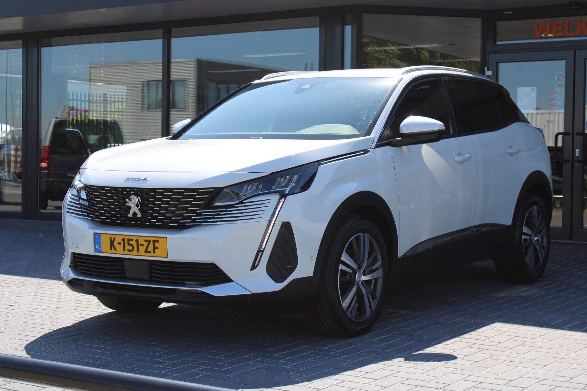 Peugeot 3008 1.2 PureTech Blue Lease Allure, Auto's, Peugeot, Voorwielaandrijving, Gebruikt, 1199 cc, Leder en Stof