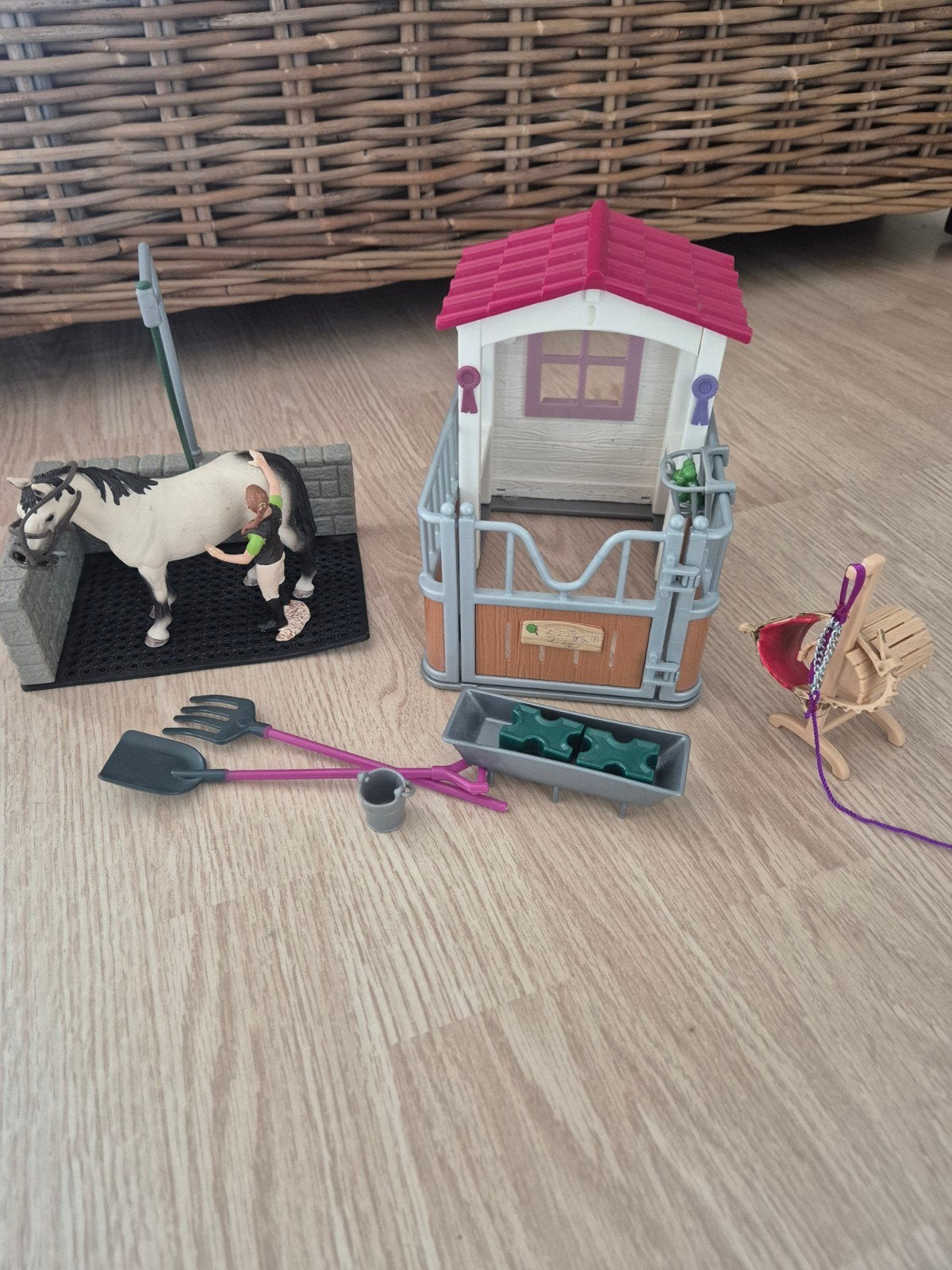 Schleich Horse Club Paardenbox met wasplaats en accessoires, Ophalen of Verzenden, Gebruikt, Jongen of Meisje