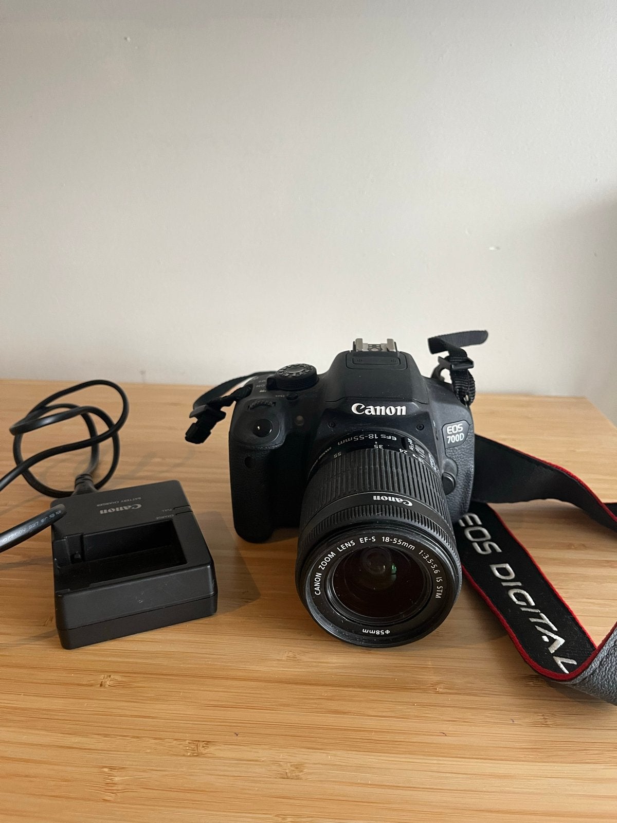 Canon EOS 700D Spiegelreflexcamera met EF-S 18-55mm lens, Spiegelreflex, Canon, Beeldstabilisatie, Ophalen of Verzenden