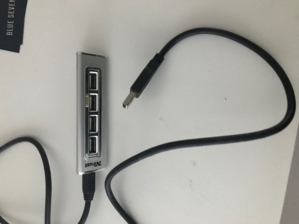 Trust 4-poorts USB-hub, Ophalen of Verzenden, Zo goed als nieuw