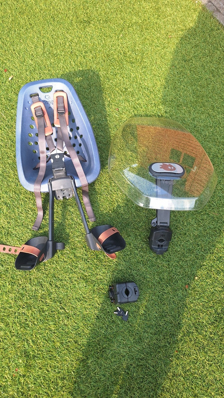 Thule Yepp fietsstoeltje voor met windscherm en 2 adapters, Ophalen, Voorzitje, Thule Yepp, 0 t/m 13 kg
