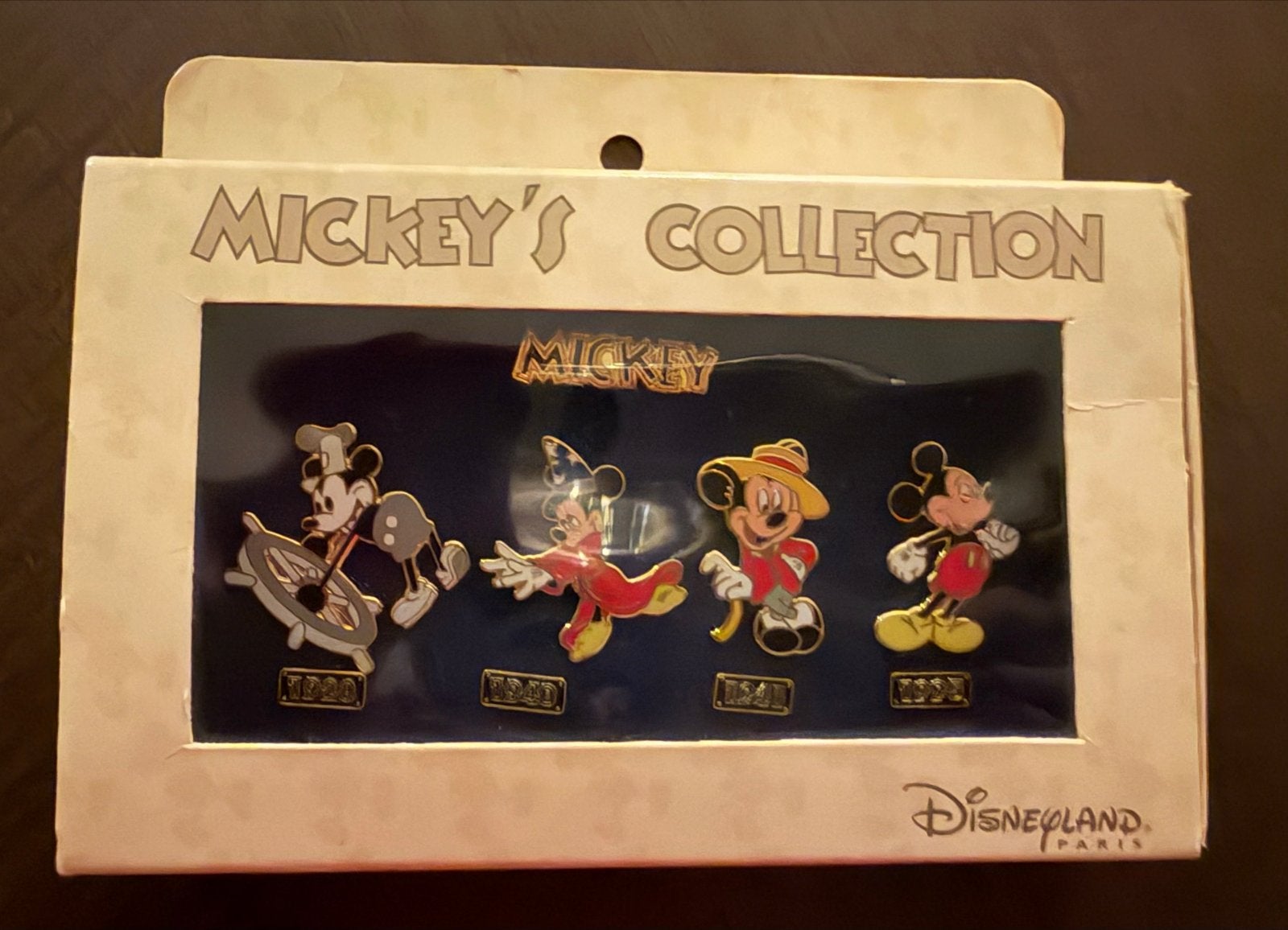 Mickey's Collection Disneyland Paris Pins, Ophalen of Verzenden, Mickey Mouse, Nieuw, Overige typen