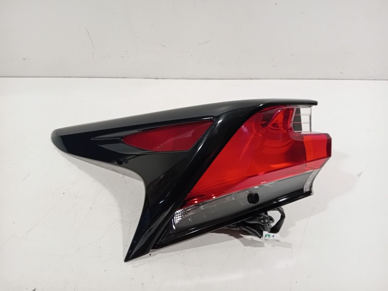 Achterlicht links buiten Lexus NX, Onderdelen@venauto.nl, Van der Ven Autorecycling B.V., Gebruikt, Ettenseweg 76, 4706 PB Roosendaal, The Netherlands