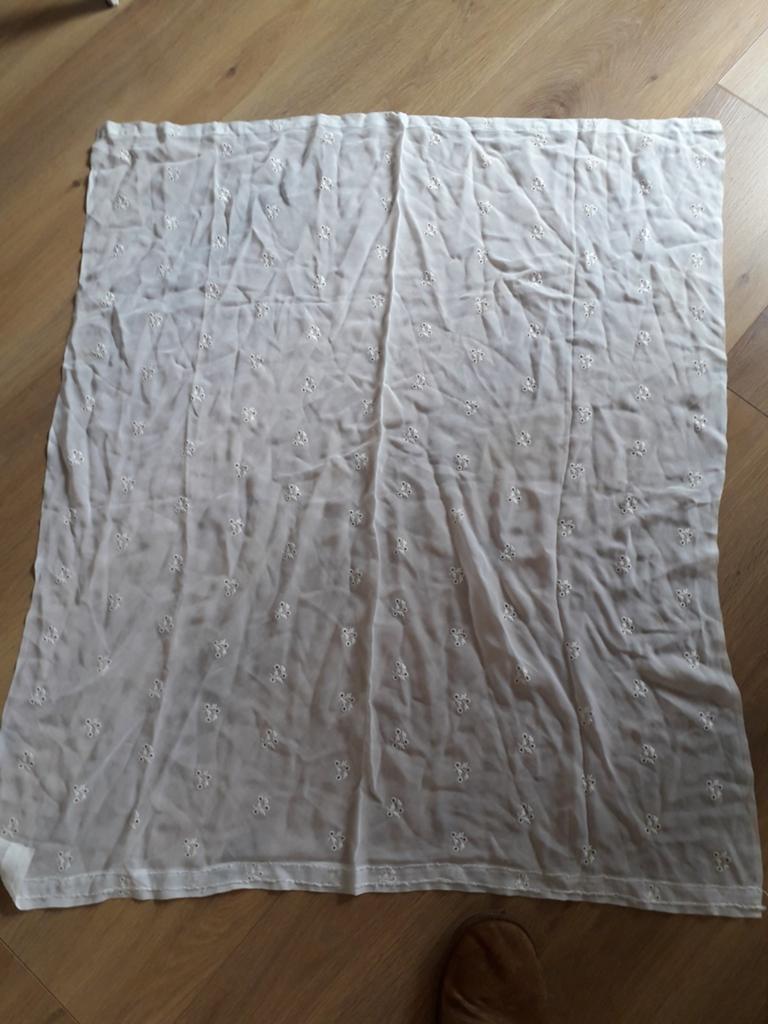 ZIJDE crepe witte shawl, Ophalen of Verzenden, Zo goed als nieuw, Maat 46/48 (XL) of groter, Sjaal