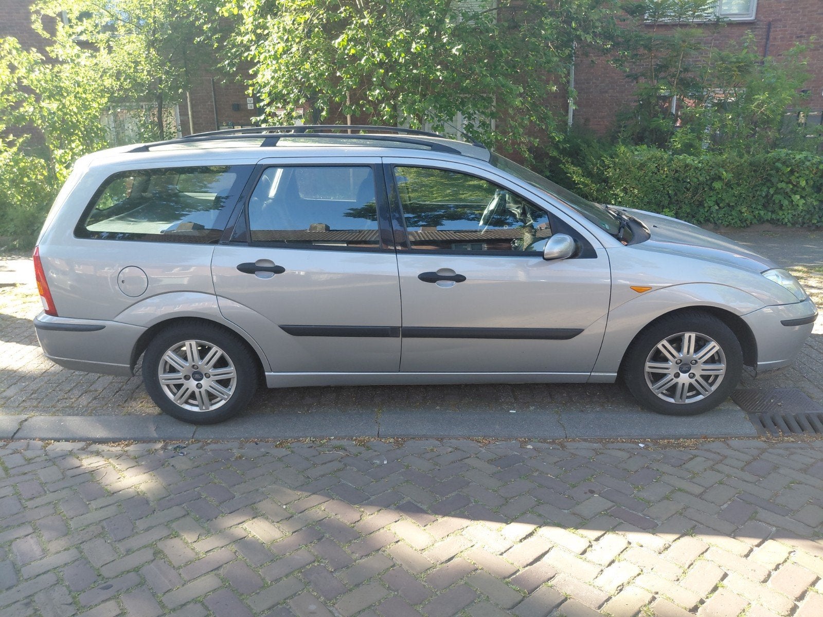 Ford Focus 1.6I 74KW 2004 Grijs, Auto's, 1596 cc, 15 km/l, 4 cilinders, 100 pk