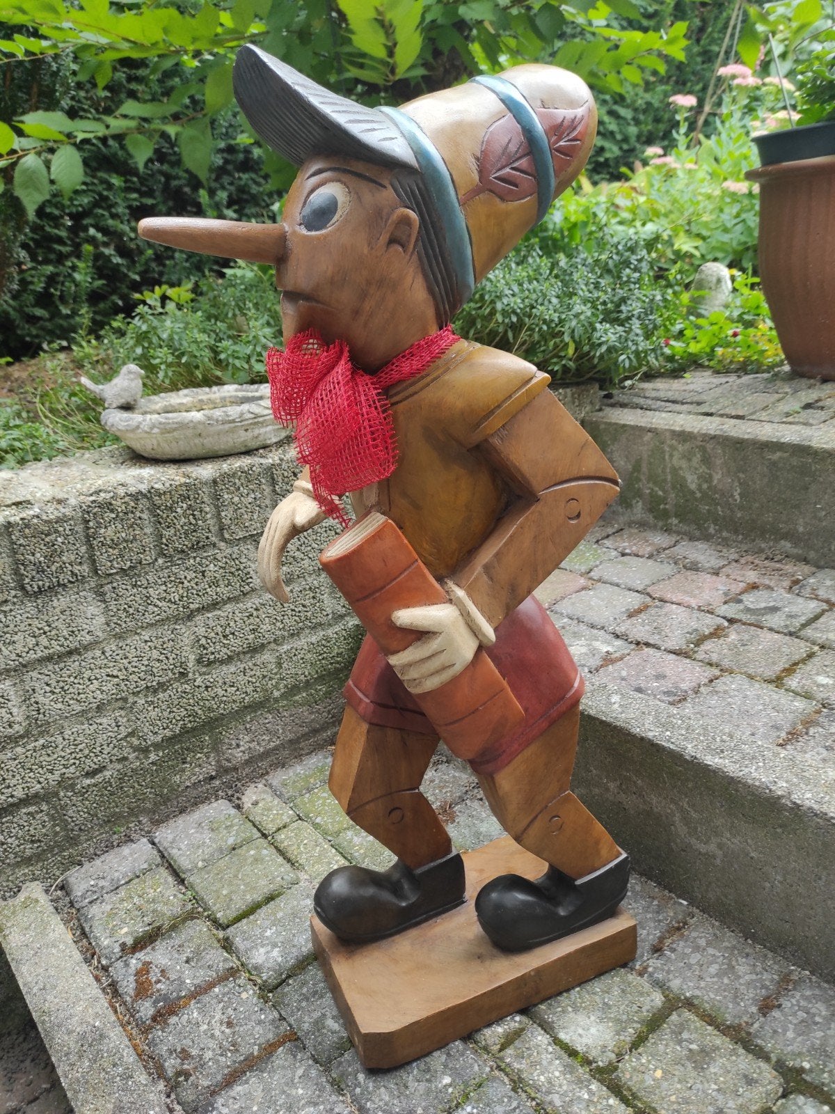 Houten Pinokkio beeld, Ophalen