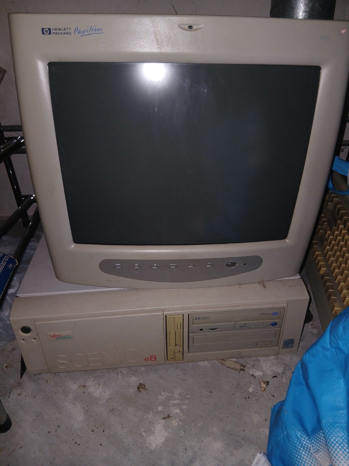 Vintage HP Pavilion PC met Fujitsu Siemens Scenic eB, Onbekend, HP Pavilion, Fujitsu Siemens, Gebruikt, HDD
