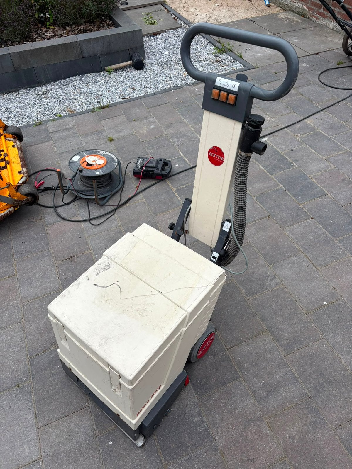Sorma schrob en waterzuiger?, Doe-het-zelf en Verbouw, 100 liter of meer, Ophalen, Zo goed als nieuw, Transportkar
