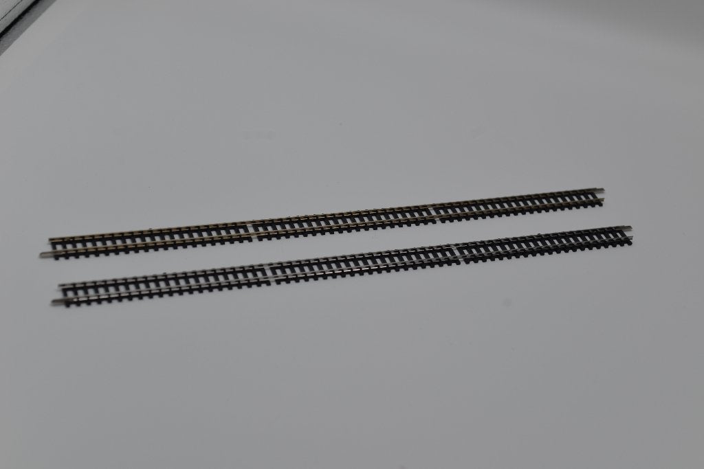 2X Minitrix 4904 lange rechte rails, -, Gelijkstroom of Wisselstroom, Rails, Ophalen of Verzenden