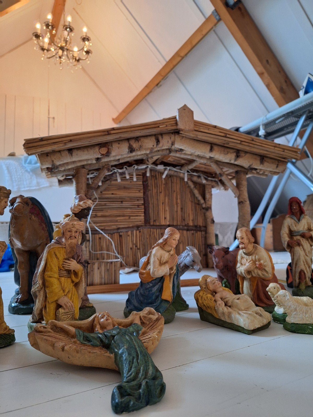 oude kerstgroep met kerststal, Ophalen