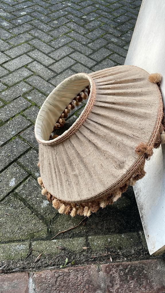 Oude Lampenkap met Franjes, Huis en Inrichting, Lampen | Lampenkappen, Ophalen, Gebruikt, Beige, Rond