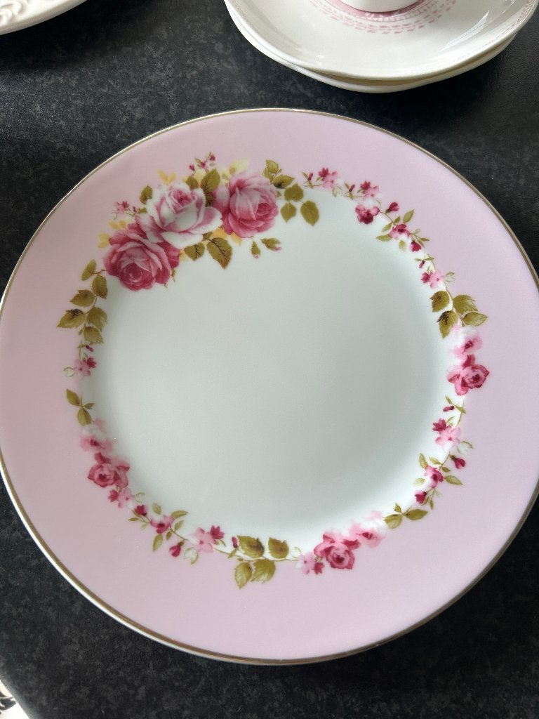 Roze servies set: 6 borden en 4 theekopjes, Ophalen, Overige merken, Vintage, Zo goed als nieuw