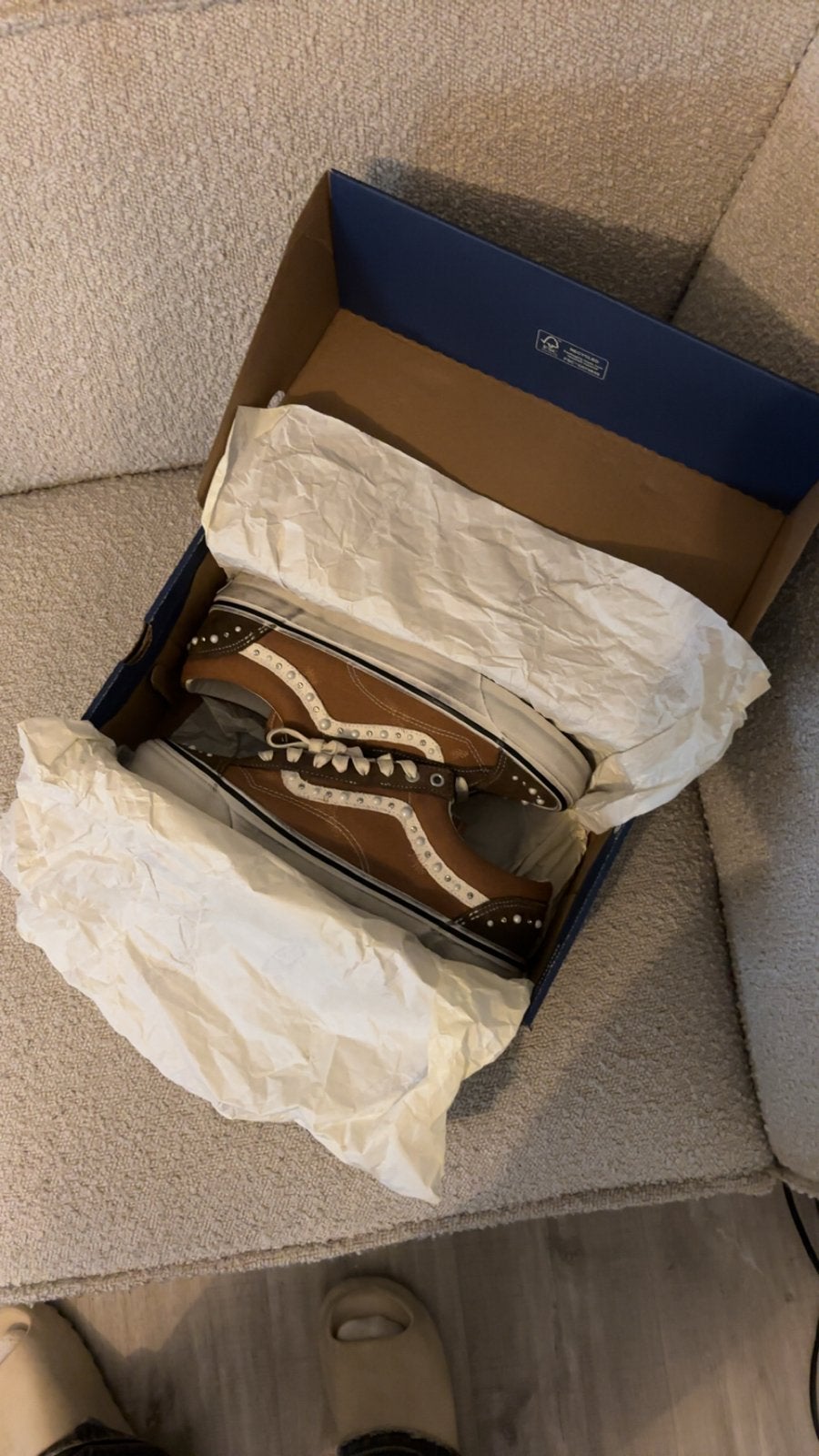 Vans sneakers met studs - Ongedragen, Kleding | Dames, Ophalen of Verzenden, Zo goed als nieuw, Bruin, Sneakers of Gympen