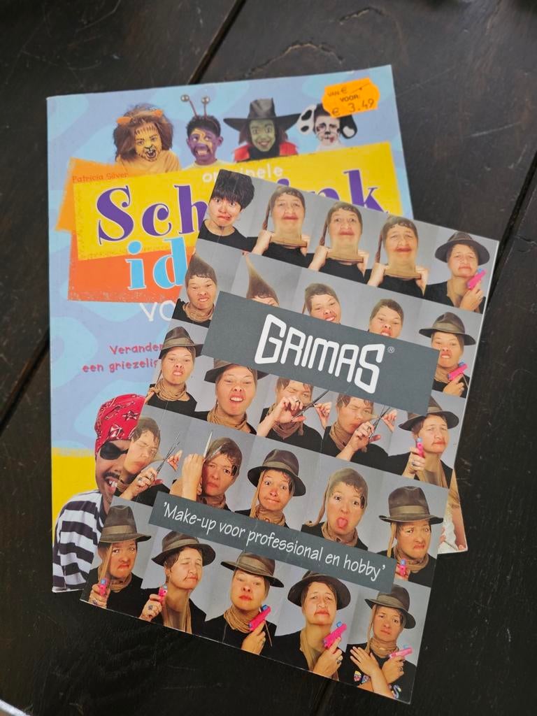 2 schmink boeken, 1x Grimas, Ophalen of Verzenden, Nieuw, Overige onderwerpen