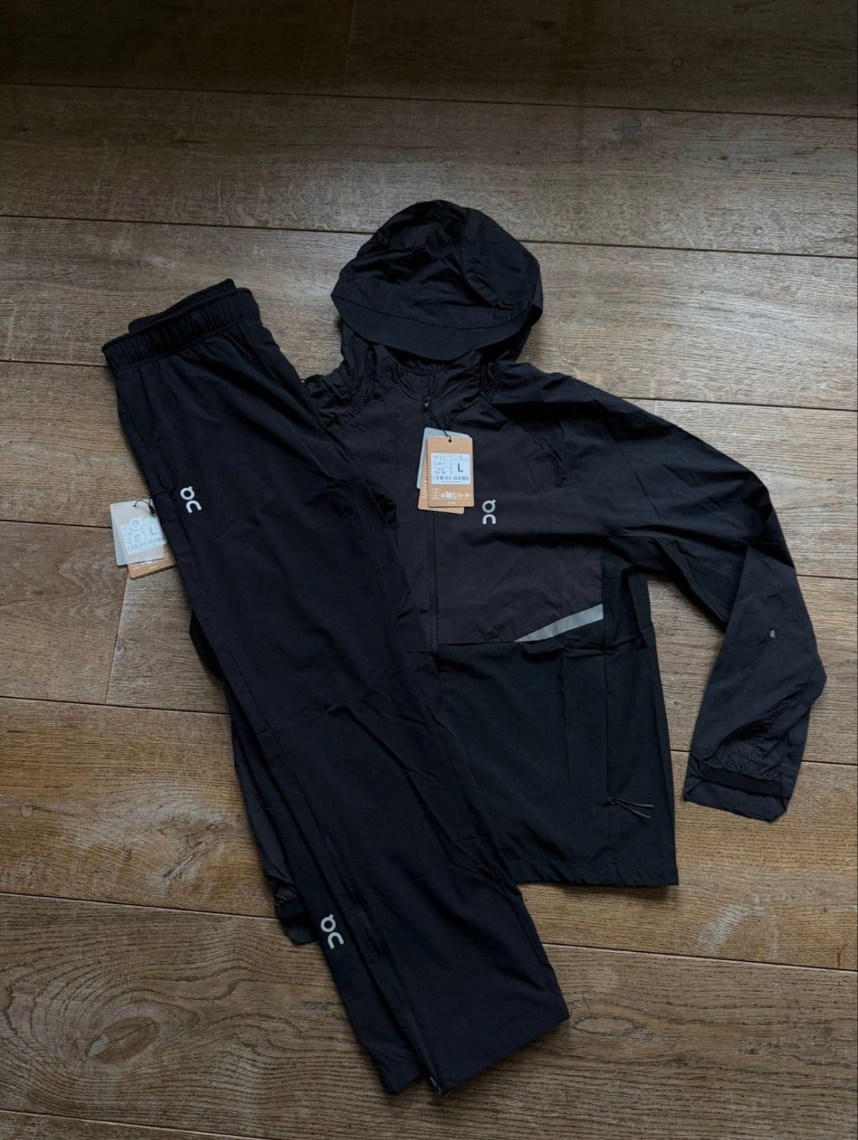 On Cloud Trainingspak Zwart Maat L ( Nieuw), Kleding | Heren, Sportkleding, Zwart, Nieuw, Overige maten, Ophalen of Verzenden